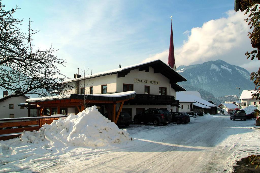 Gasthof Pension Traube Karres Exteriér fotografie