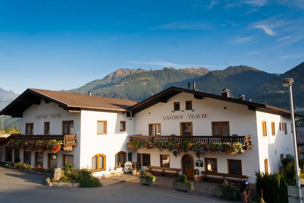 Gasthof Pension Traube Karres Exteriér fotografie