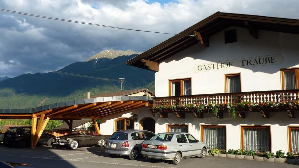 Gasthof Pension Traube Karres Exteriér fotografie