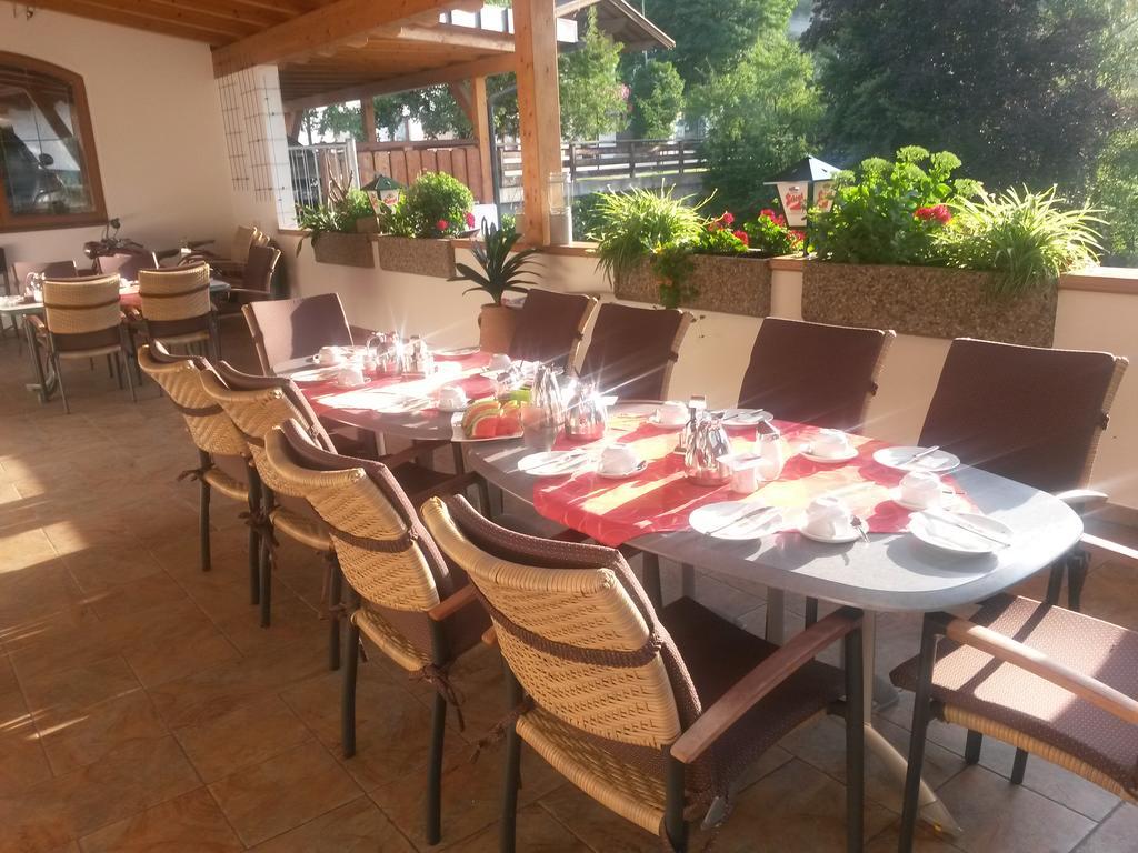 Gasthof Pension Traube Karres Exteriér fotografie