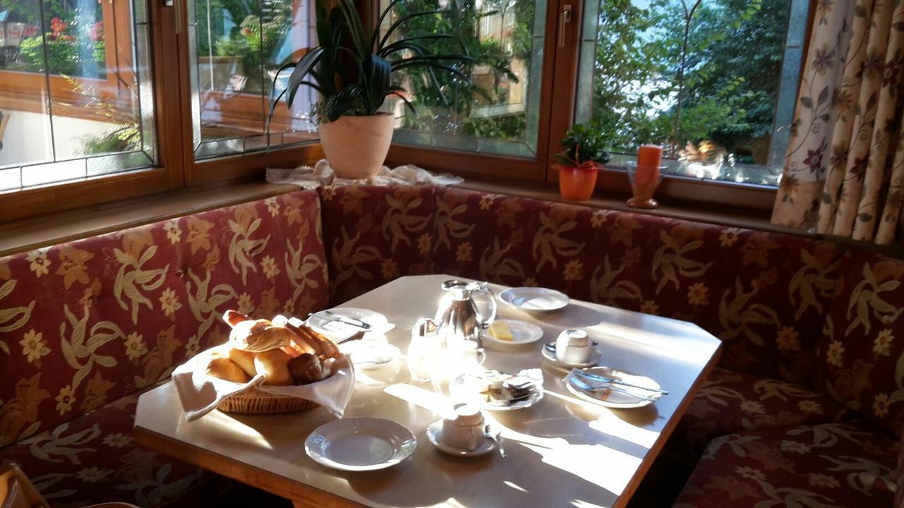 Gasthof Pension Traube Karres Exteriér fotografie