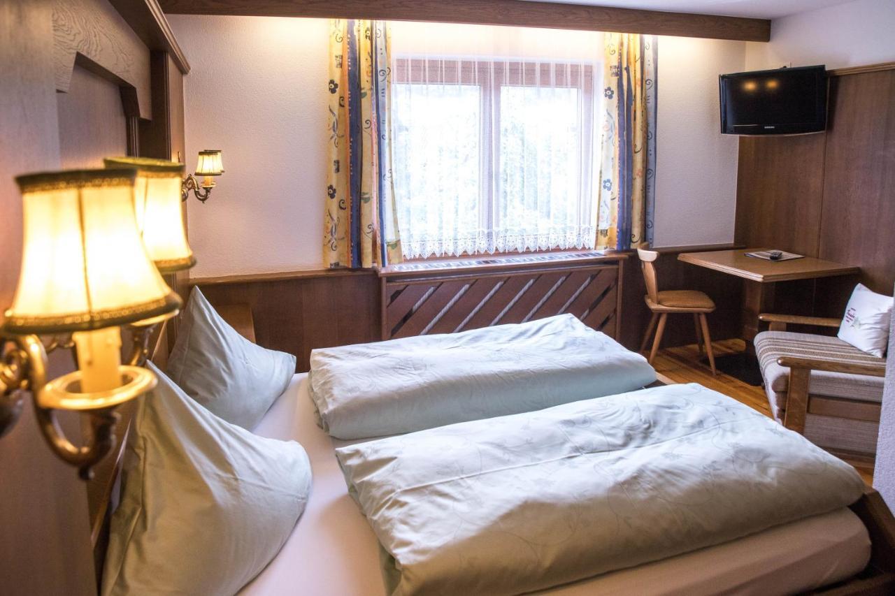 Gasthof Pension Traube Karres Exteriér fotografie