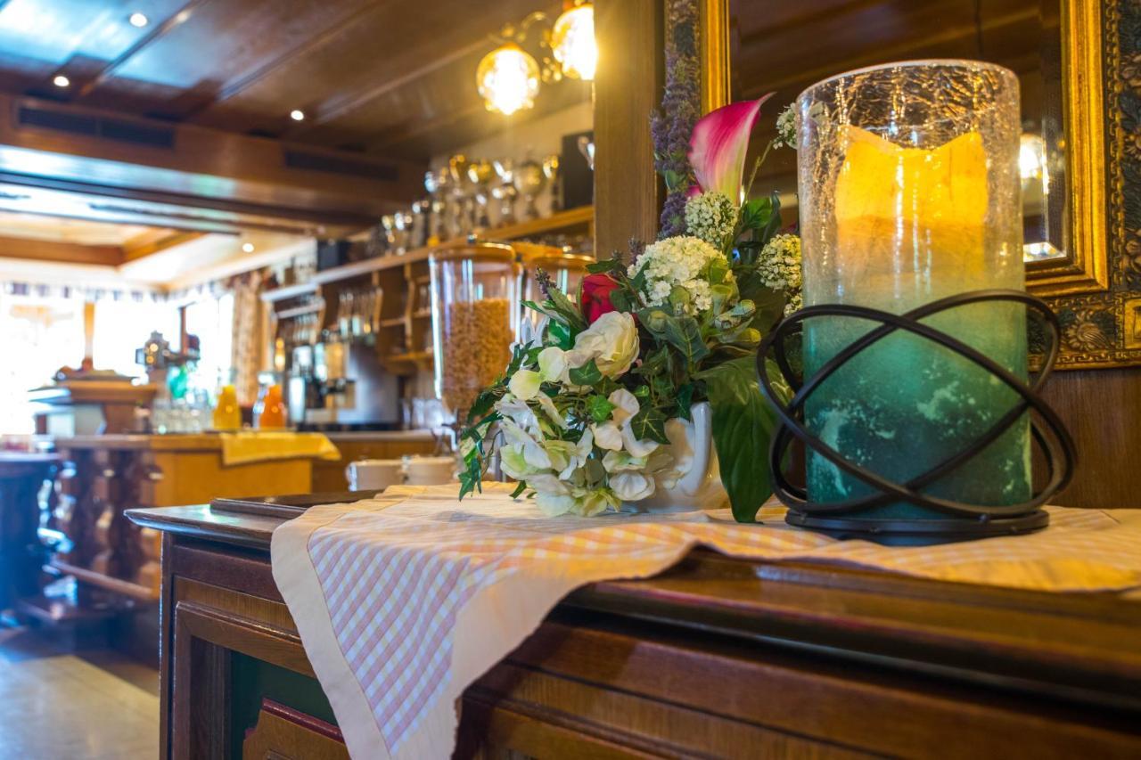 Gasthof Pension Traube Karres Exteriér fotografie