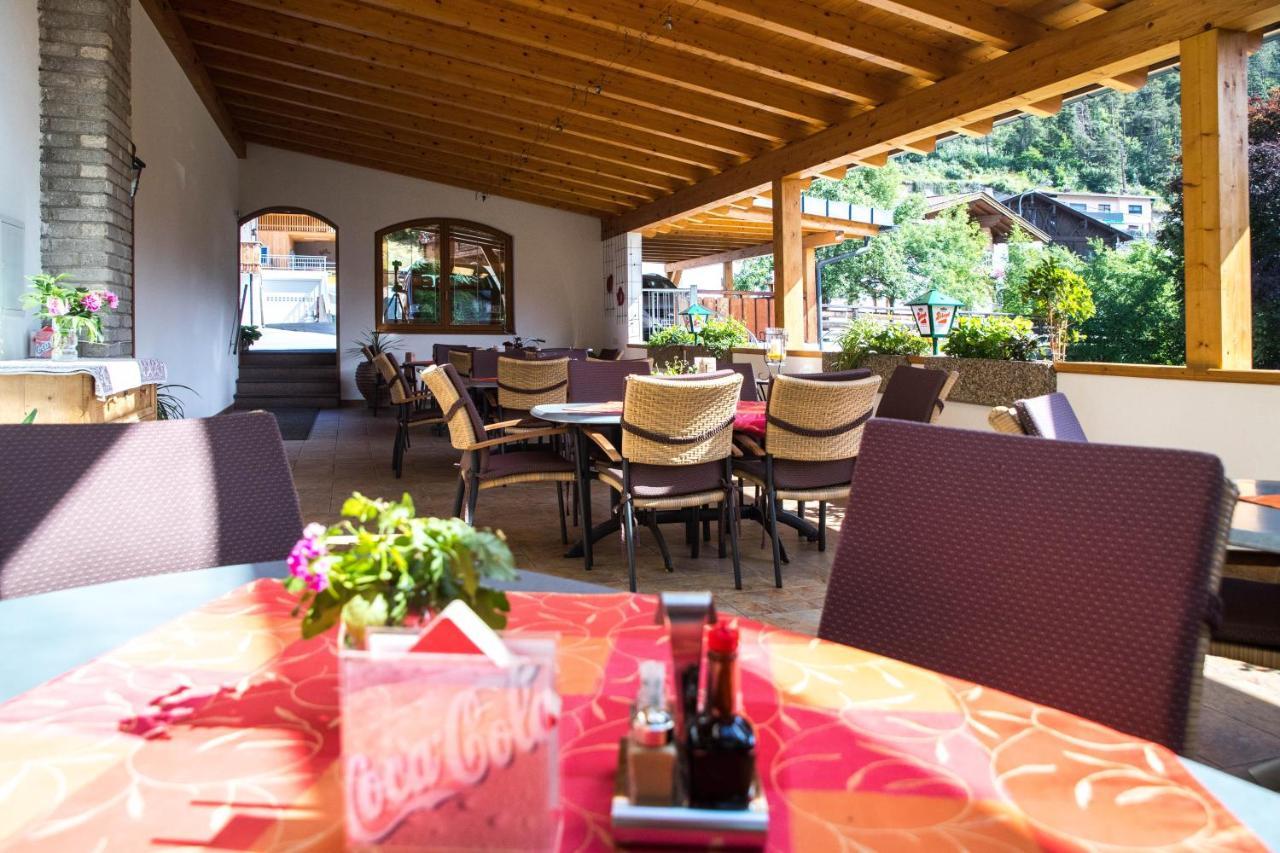 Gasthof Pension Traube Karres Exteriér fotografie