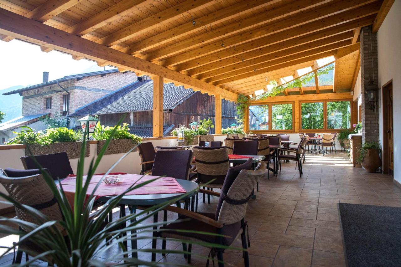 Gasthof Pension Traube Karres Exteriér fotografie