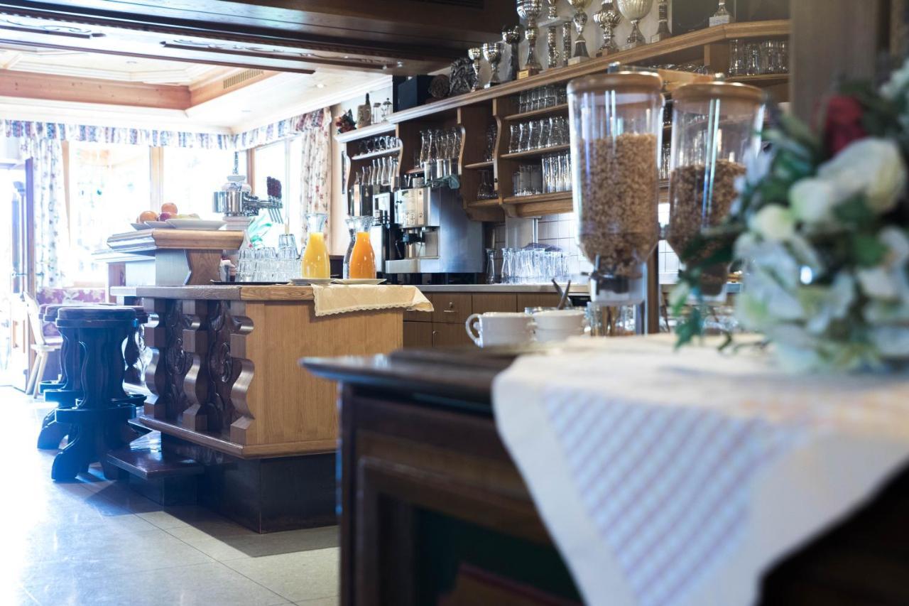 Gasthof Pension Traube Karres Exteriér fotografie